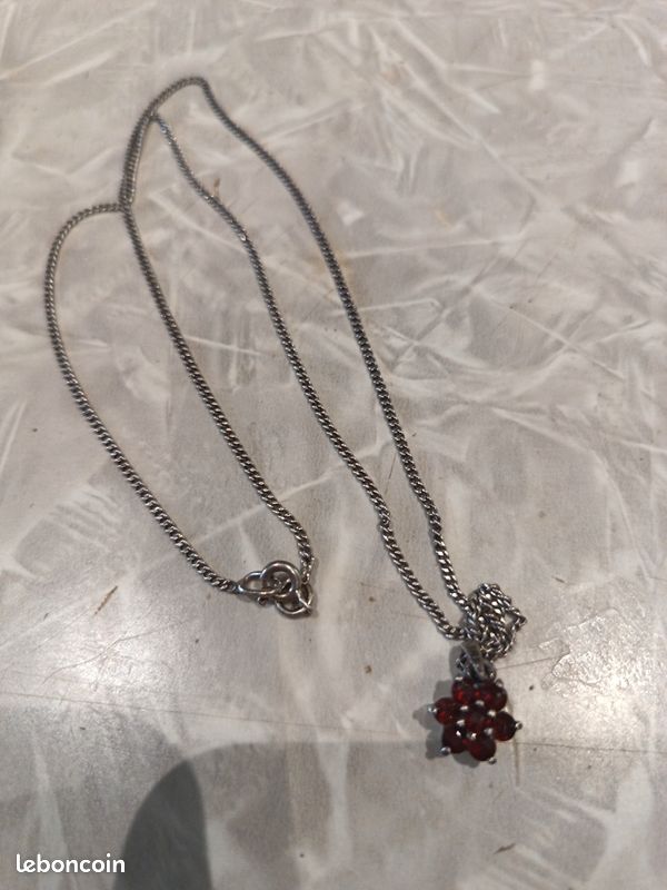 Chaine en argent avec pendentif fleur et pierre (image 1)