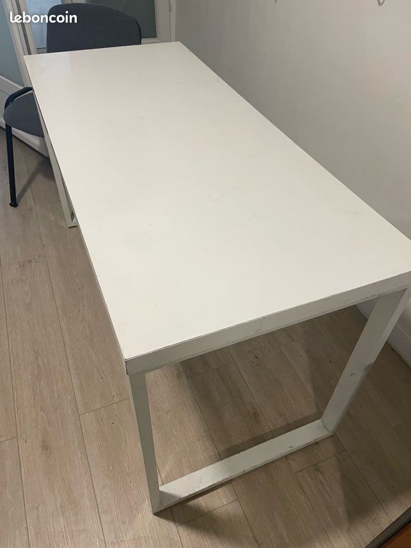 Table IKEA blanche (image 1)