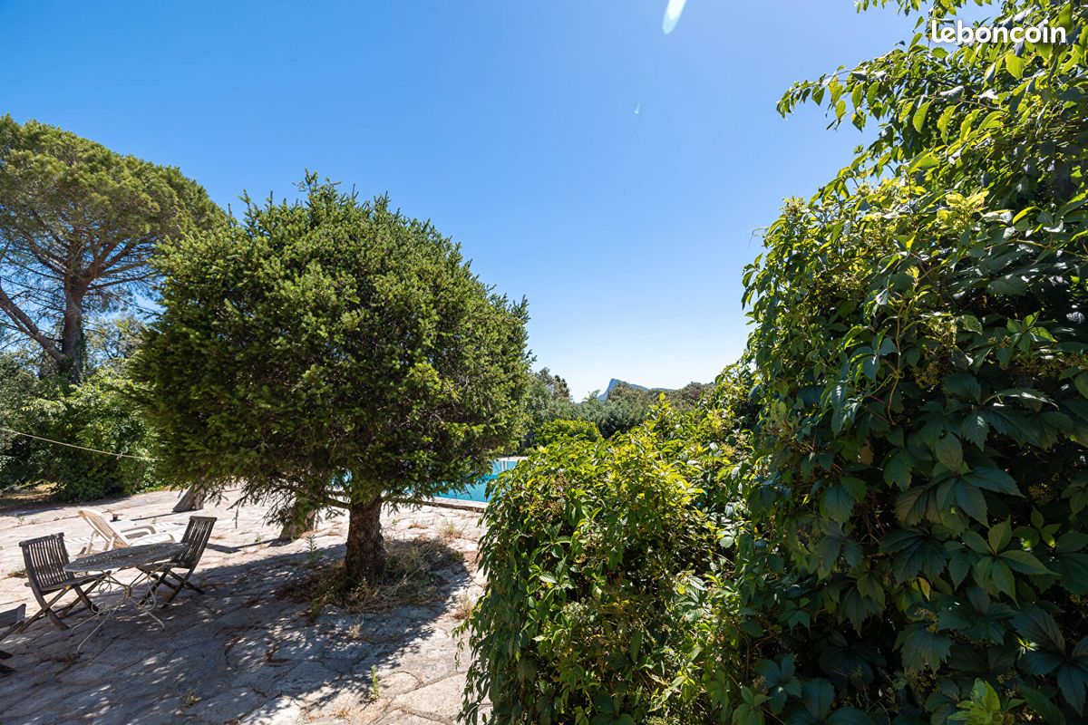 Maison 4 pièces 80 m² · à Saint-Martin-de-Londres · 80 m² · 315 000 €