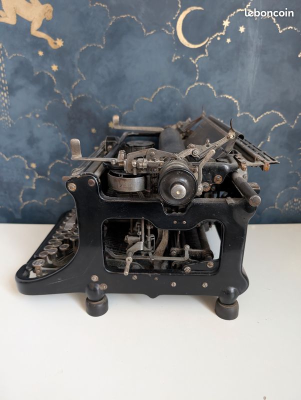 Machine à écrire vintage – Déco Resident Evil (image 2)