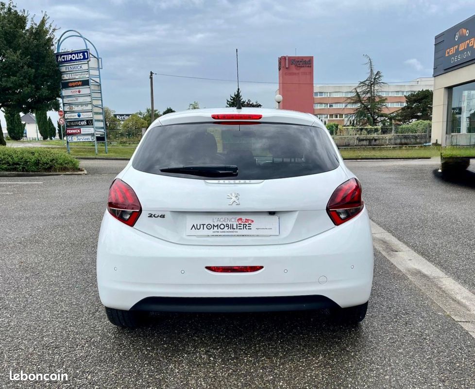 Peugeot 208 1.2 puretech 110ch feline 5cv 5p (image 4)