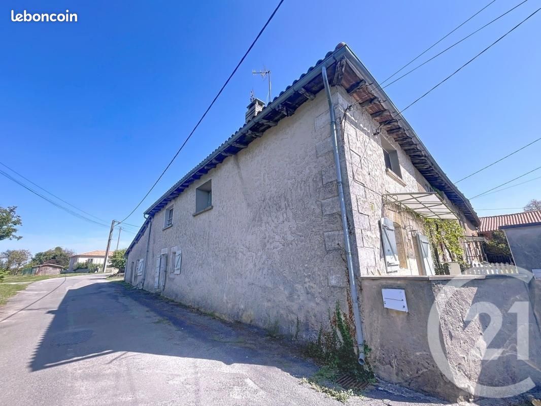 Maison 5 pièces 120 m² · à Saint-Adjutory · 120 m² · 122 000 €