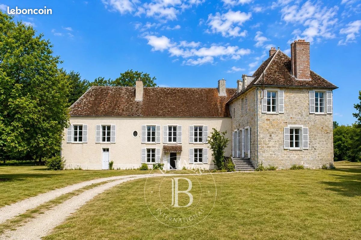 Maison 10 pièces 480 m² · à Balloy · 480 m² · 990 000 €