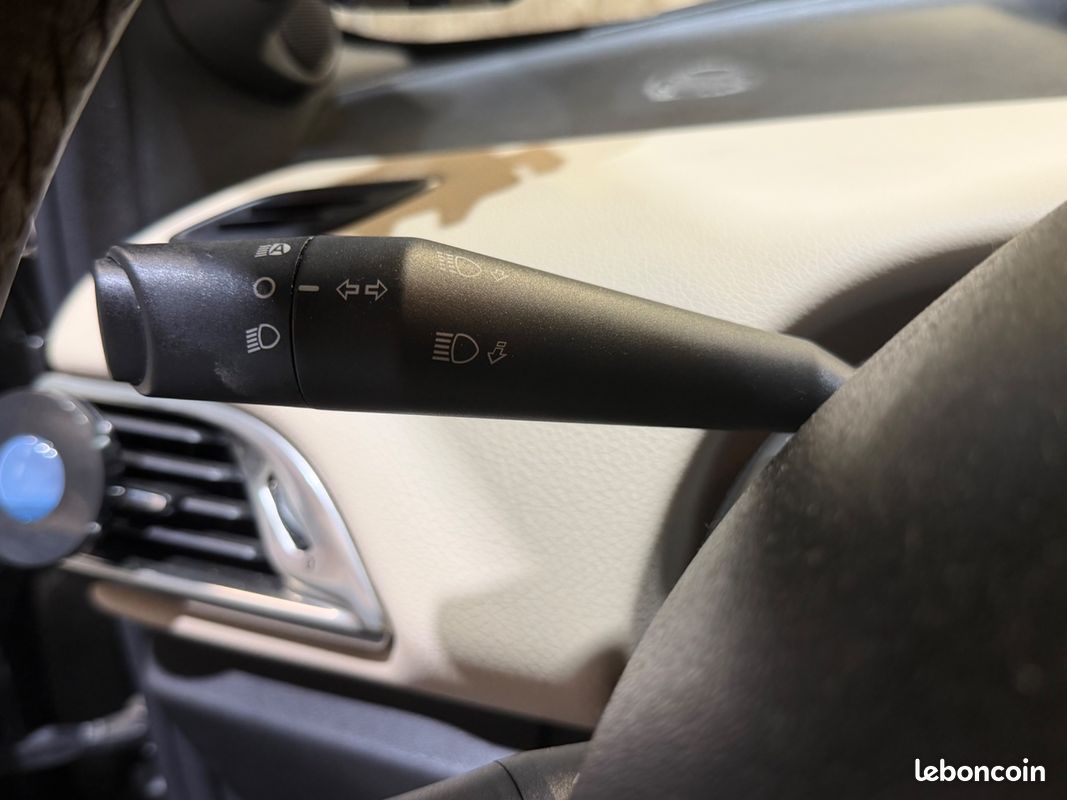 LANCIA YPSILON 1.2 70ch - suivi complet - 2 eme mains (image 11)