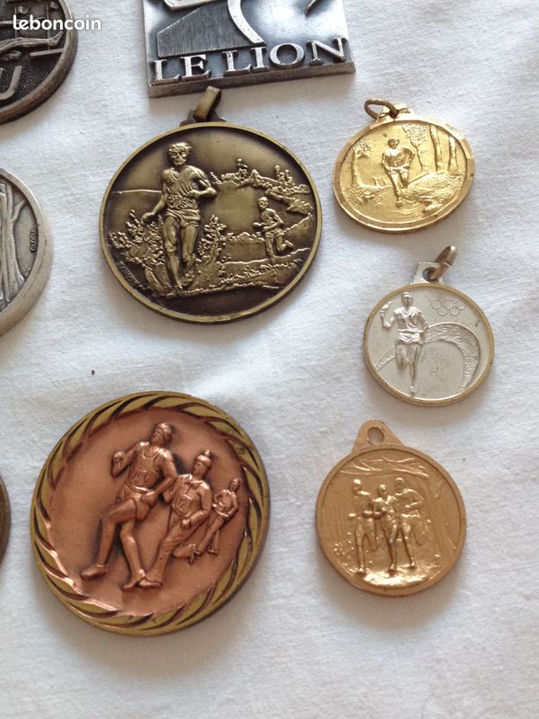 Médaille Sportive Vintage Course - Objet de Collection Ancien | UK