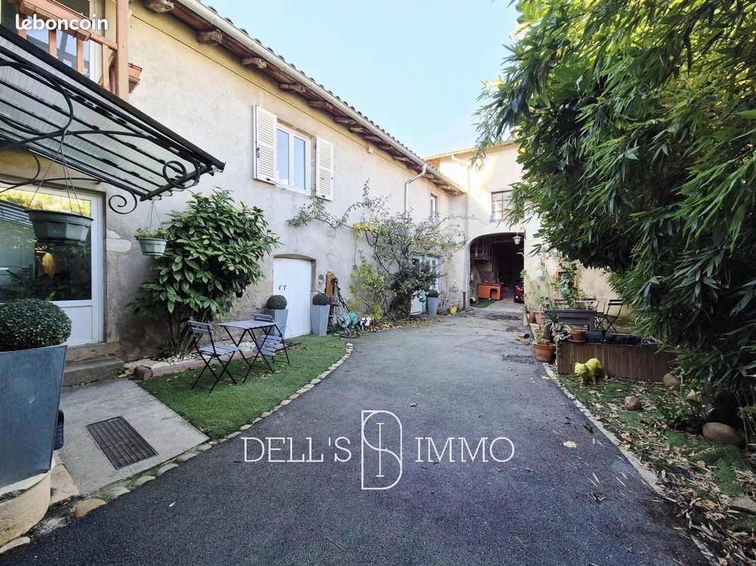 Maison 5 pièces 170 m² · à Chiroubles · 170 m² · 250 000 €