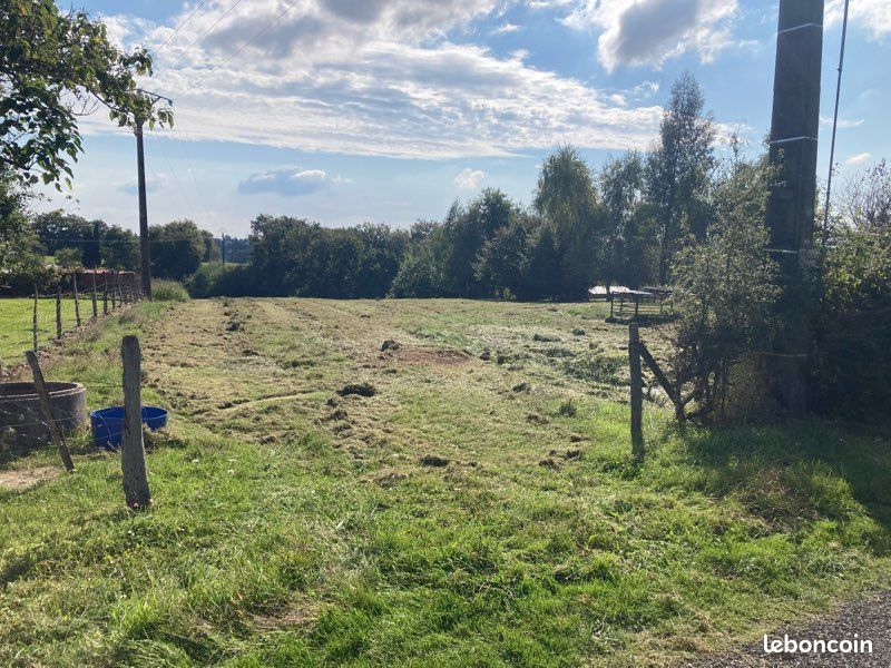 Terrain partiellement constructible · à La Motte-Saint-Jean · 21 000 €
