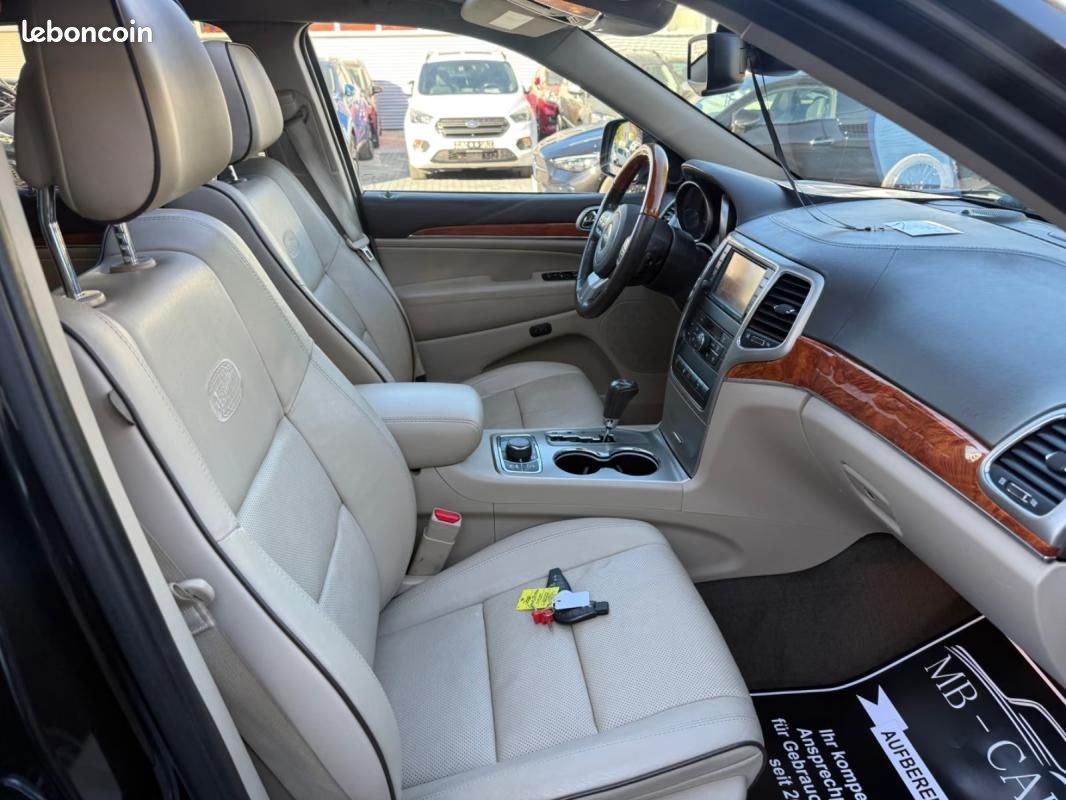 Jeep Grand Cherokee 3.0 CRD Overland | 241 ch BVA Toit panoramique Régulateur adaptatif Hayon éle... (image 14)