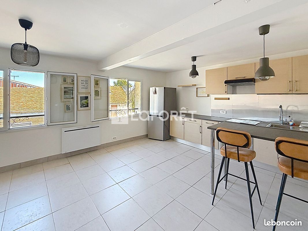 Appartement 2 pièces 45 m² · à La Ville-du-Bois · 45 m² · 850 €