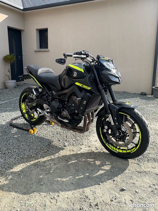 MT09 ligne akra - Motos