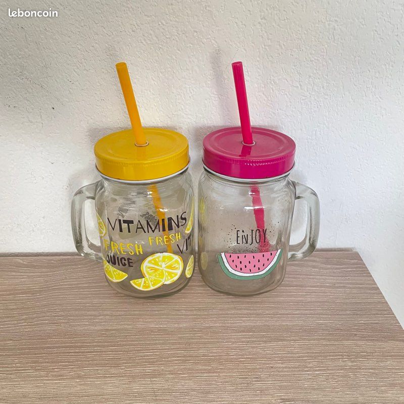 2 tasses mugs verres avec pailles fruits smoothies (image 2)