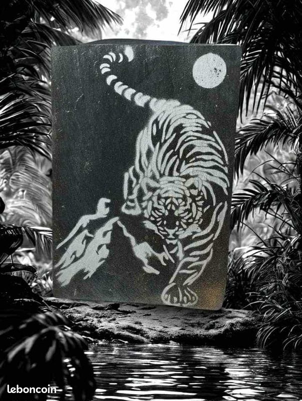 Tigre sous la lune – Ardoise artisanale pleine de puissance et de mystère 🐾✨ (image 1)
