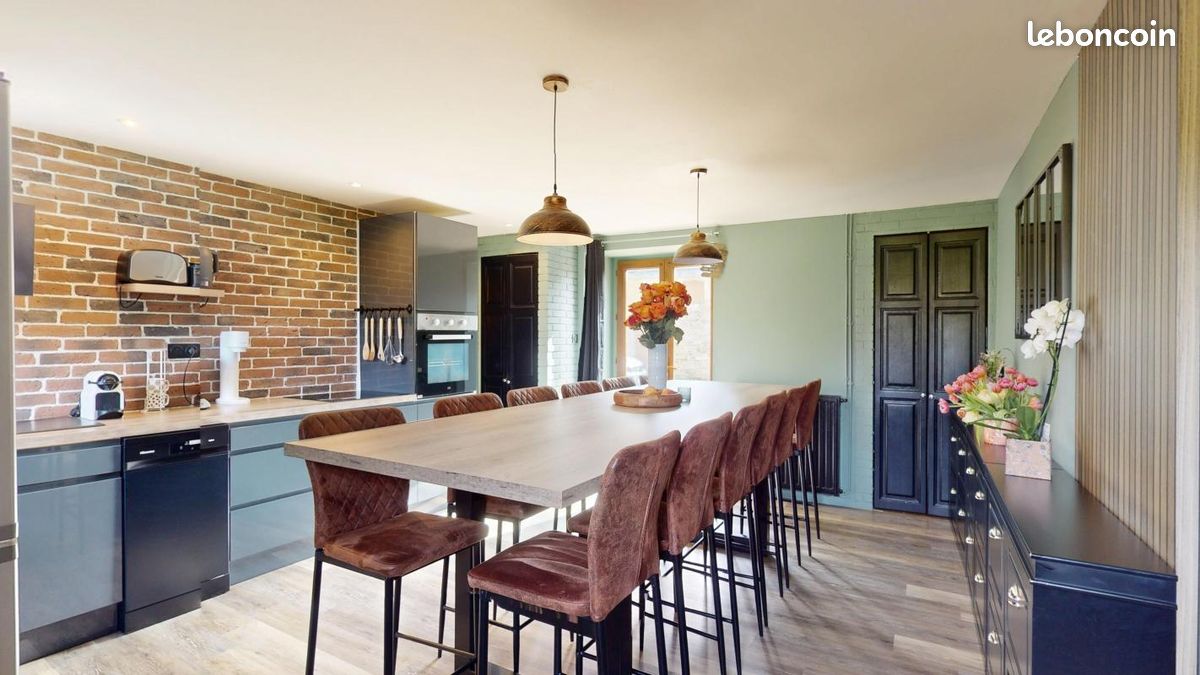 Maison 5 pièces 118 m² · à Montaigu-la-Brisette · 118 m² · 274 000 €