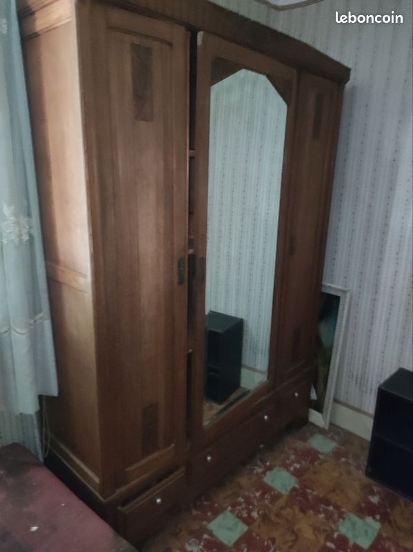 URGENT : Grande armoire ancienne 3 portes avec miroir central (image 1)