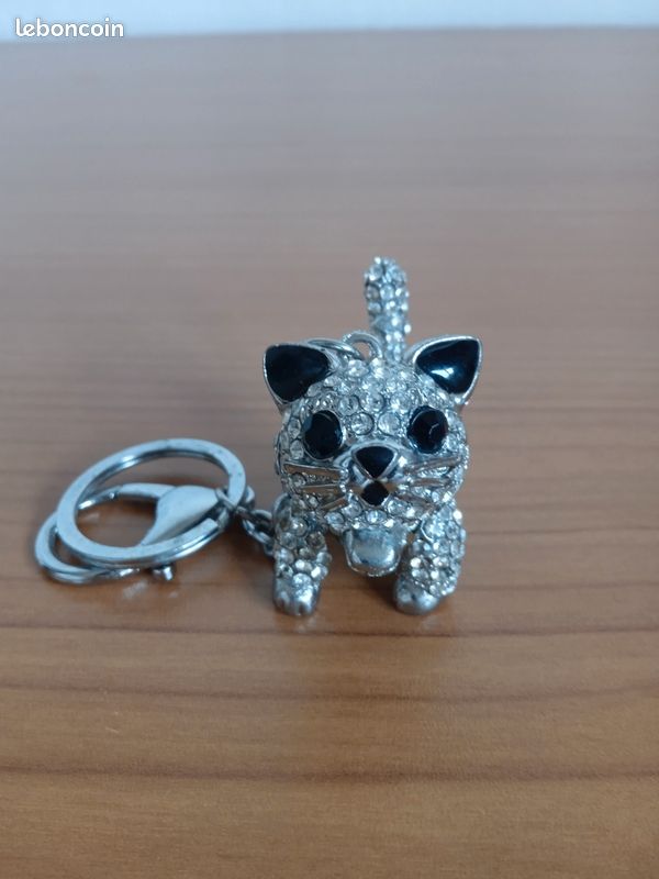 Porte-clés Chat Brillant Avec Strass - 14 X 5,5 Cm - Cristal Multicolore - Marque Coquelicot Et Coccinelle