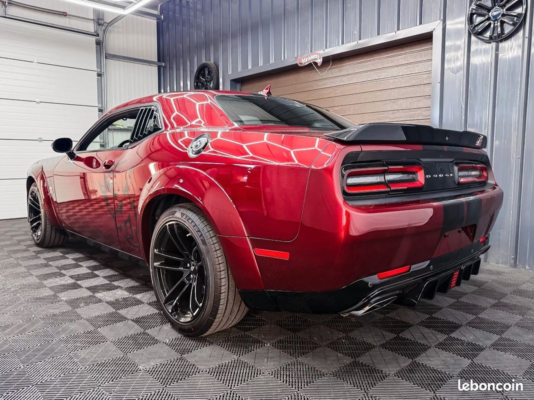 Dodge CHALLENGER Scat Pack Widebody 6.4 V8 HEMI 492 ch BVM – Toit ouvrant – Widebody (image 4)