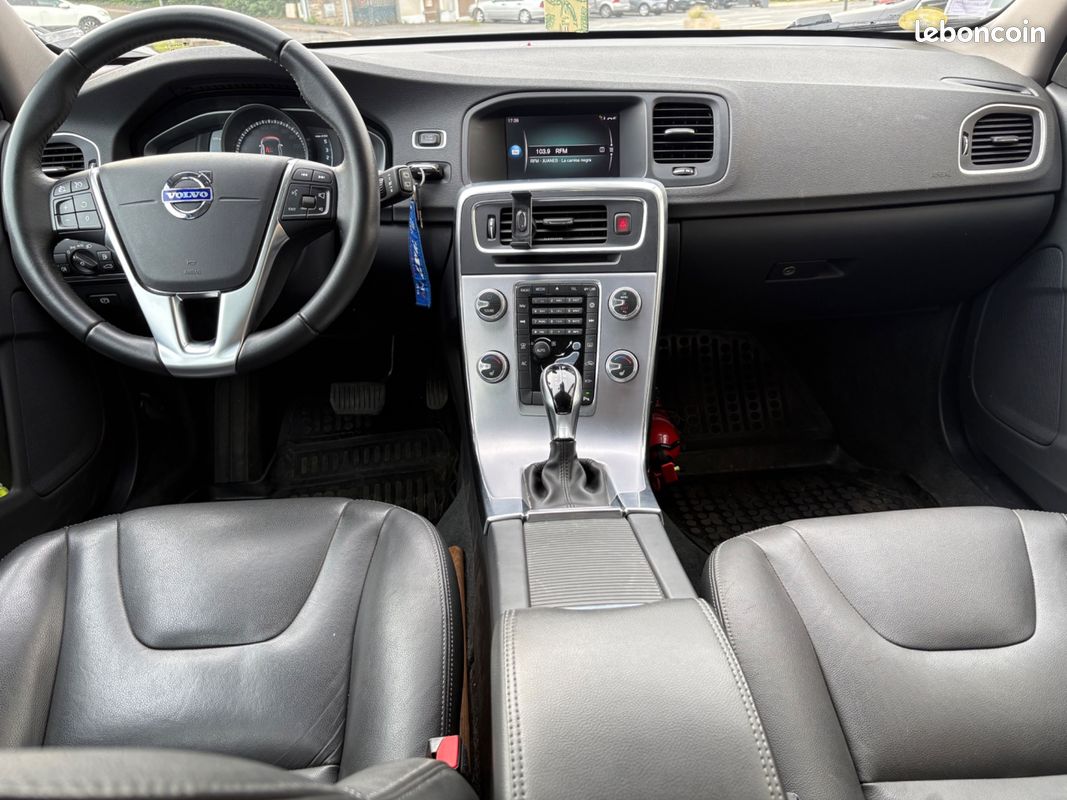 VOLVO V60 CROSS-COUNTRY 2.0 150ch PLUS D3 GEARTRONIC ENTRETIEN CONSTRUCTEUR (image 4)