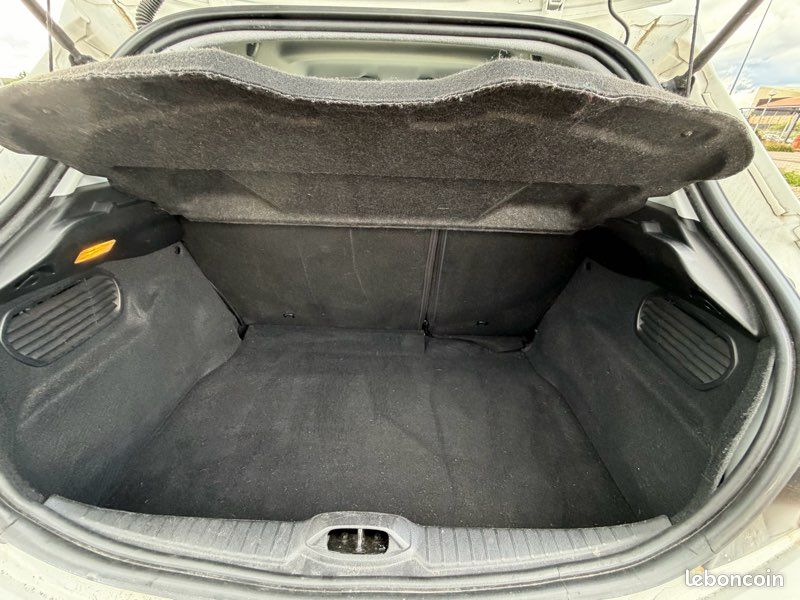 PEUGEOT 1.2 Ptech 82cv Style / Caméra de recul (image 5)