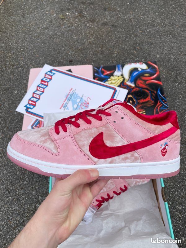 Nike strange Love (image 2)
