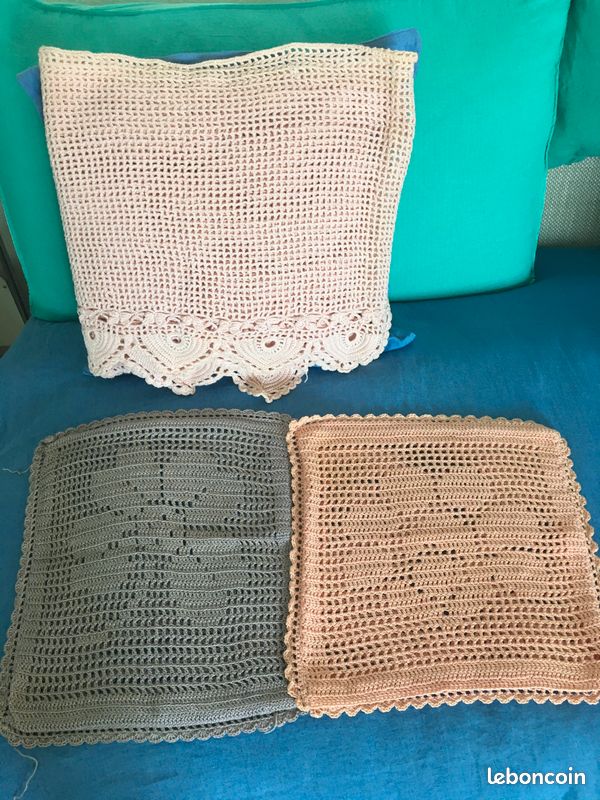 2 housses de coussins et un chemin de table crochet vintage (image 1)