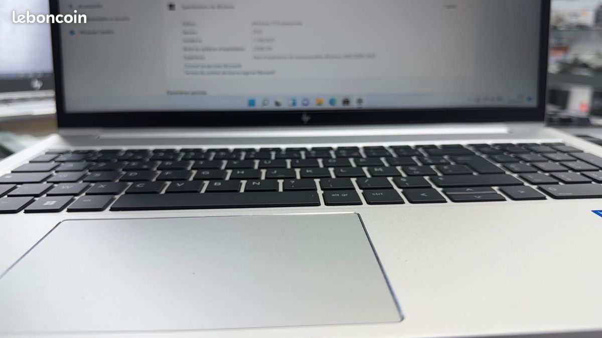 HP EliteBook 650 G10 15" Core i5 1.3 GHz - SSD 512 Go - 16 Go AZERTY - Français (image 4)