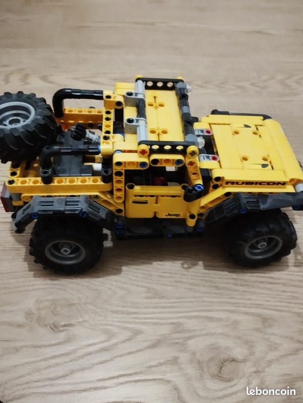 Lego technic Jeep 42122 (image 3)