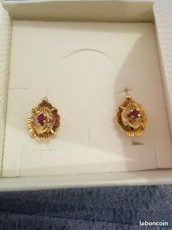 Boucles D'oreilles Dormeuses En Or 18K Avec Rubis - Anciennes Et En Très Bon état