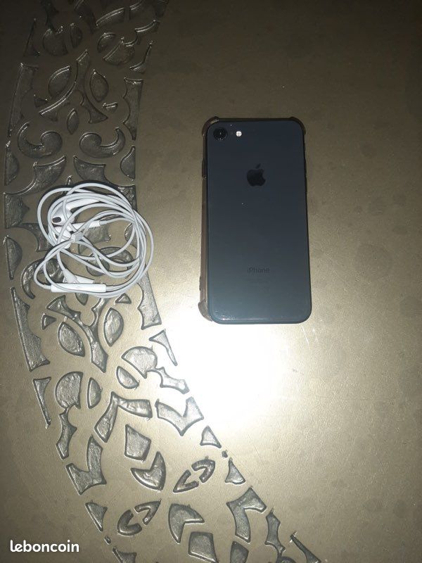 IPhone 8 couleur gris sidéral (image 1)