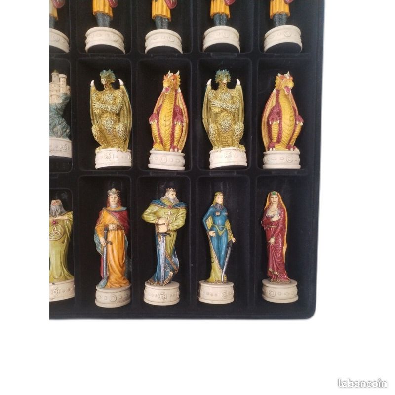 The Chessmen - Jeu d'Échecs de Collection Figurines Historiques Peintes - Complet Neuf (image 4)