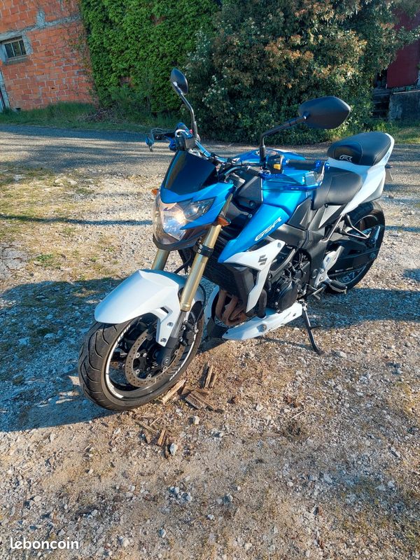 Moto suzuki gsr 750 (image 3)