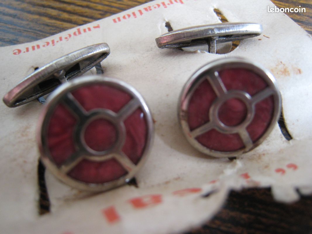 Paire de boutons de manchette vintage en métal argenté émaillé rose neufs (image 4)