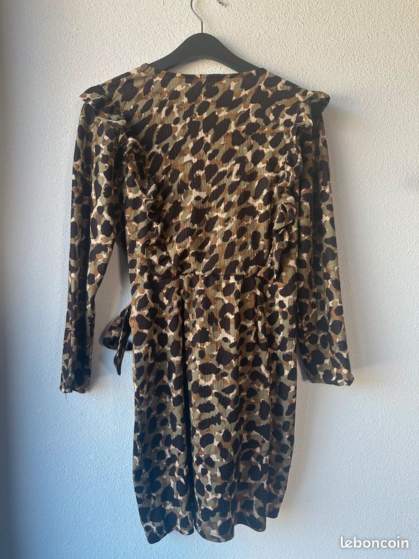 Robe Mango taille S léopard marron / kaki ultra tendance Beau décolleté croisé féminin (image 2)
