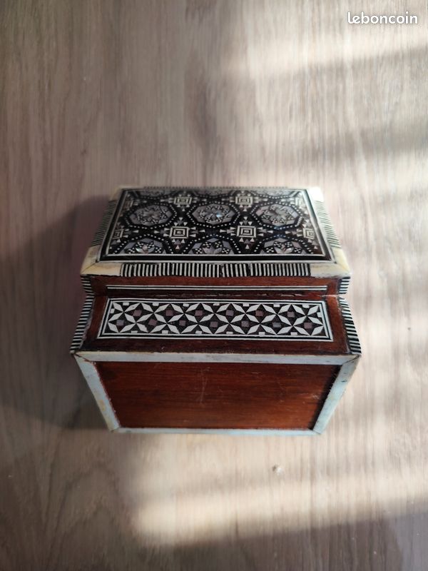 Boîte à Bijoux Ancienne En Bois – Décor Photo Du Puy-en-Velay – Vintage