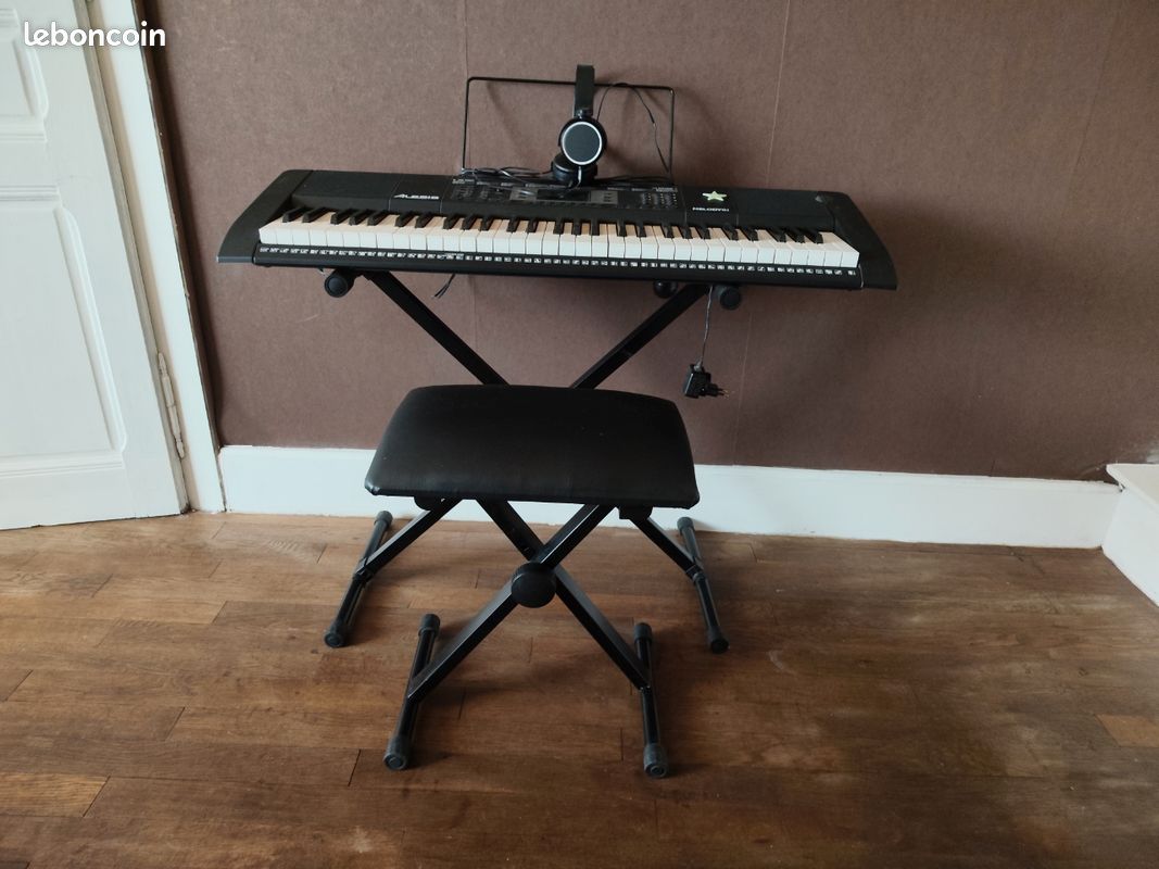 Clavier arrangeur Alesis avec son pied, banquette et casque (image 1)