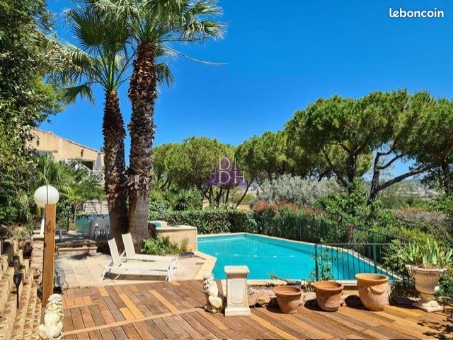 Maison 5 pièces 130 m² · à Hyères · 130 m² · 2 500 €