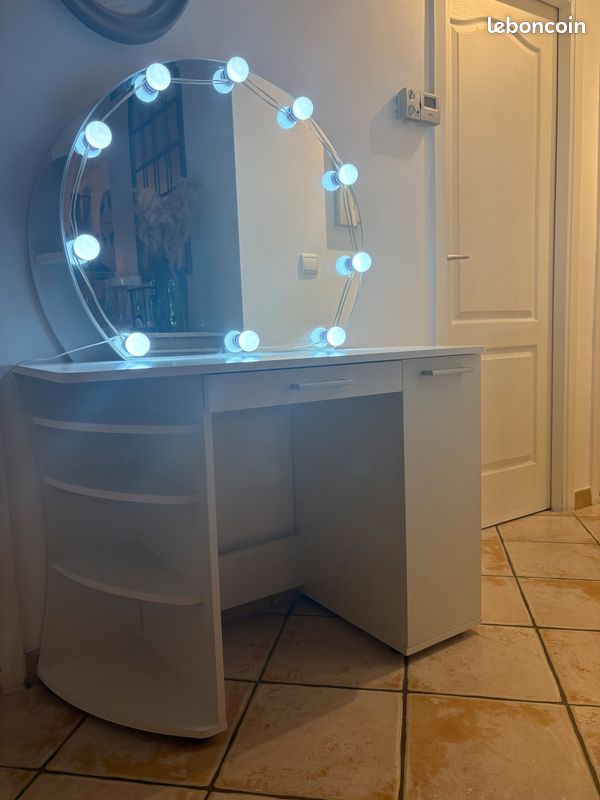 Coiffeuse blanche avec miroir lumineux - Très bon état (image 1)