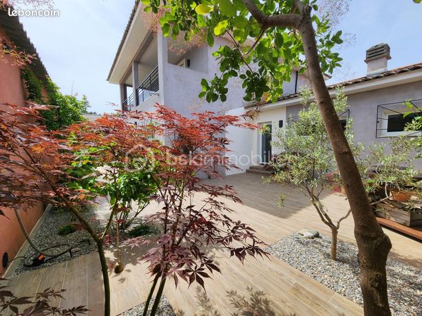 Villa 8 pièces 340 m²