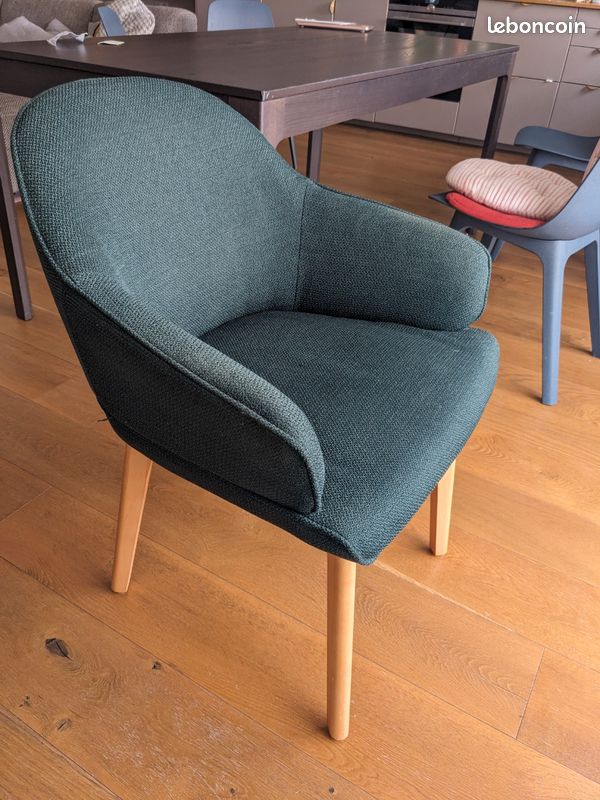 Chaise à accoudoirs MADE.COM modèle Erdee, tissé vert forêt (image 5)