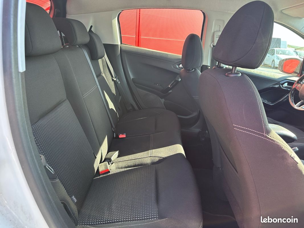 Peugeot 208 1.5 BLUE HDI 102 CH TECH EDITION - GARANTIE 12 MOIS (image 25)