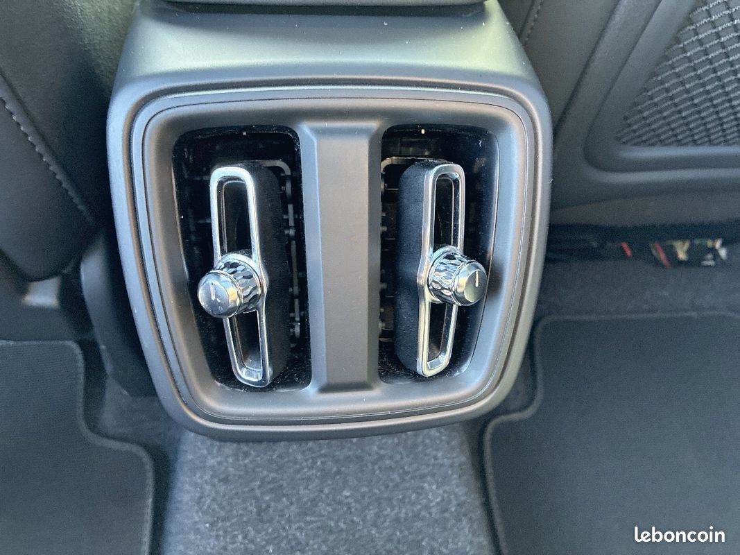 VOLVO XC40 B3 163 ch DCT7 Ultra (image 29)