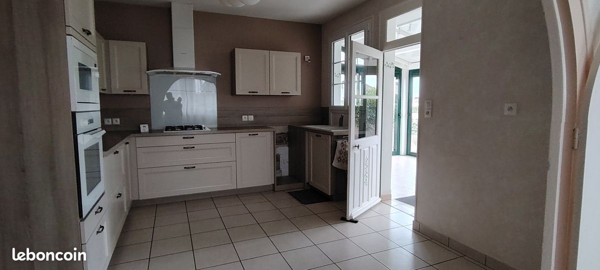 Maison 6 pièces 118 m² · à Airvault · 118 m² · 147 300 €