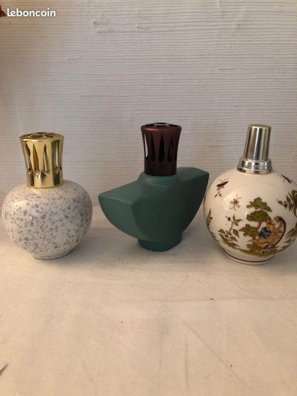 HUIT LAMPES BERGER à vases en porcelaine de Paris