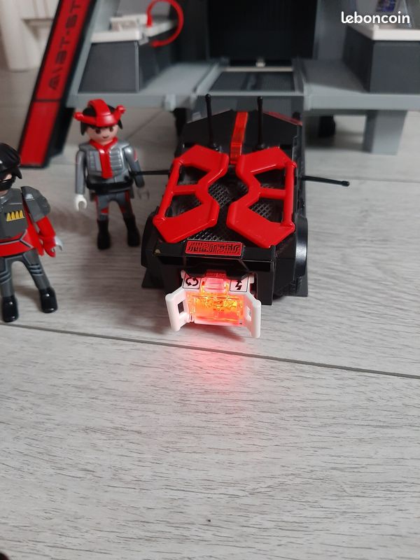 QUARTIER GENERAL DES EXPLORATEURS POLAIR PLAYMOBIL