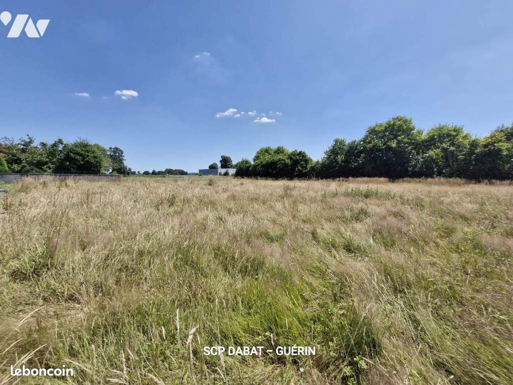 Terrain 1400 m² · à Saint-Hilaire-du-Harcouët · 1 400 m² · 57 876 €