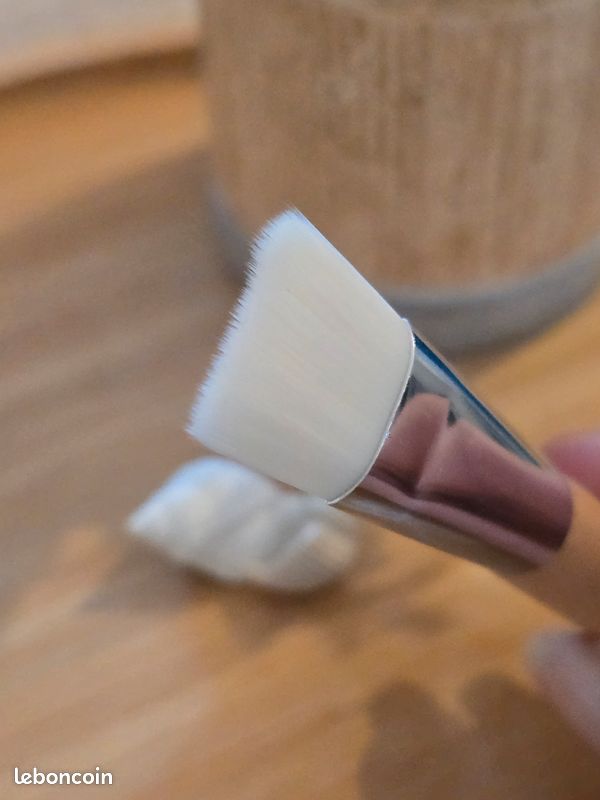 Petit pinceau maquillage Akane bois / neuf (image 2)
