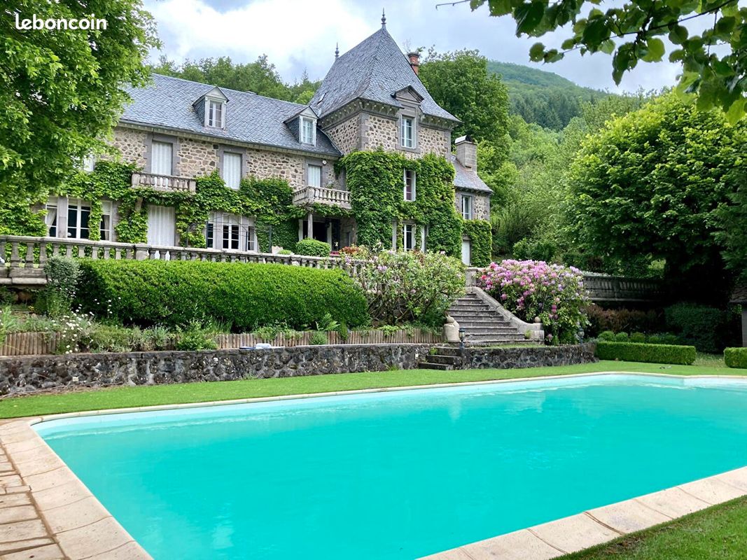 Maison 9 pièces 380 m² · à Anglards-de-Salers · 380 m² · 614 000 €