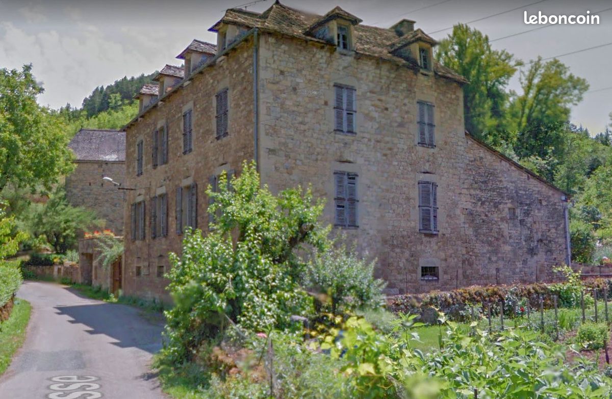 Maison 10 pièces 247 m² · à Salles-la-Source · 247 m² · 139 000 €
