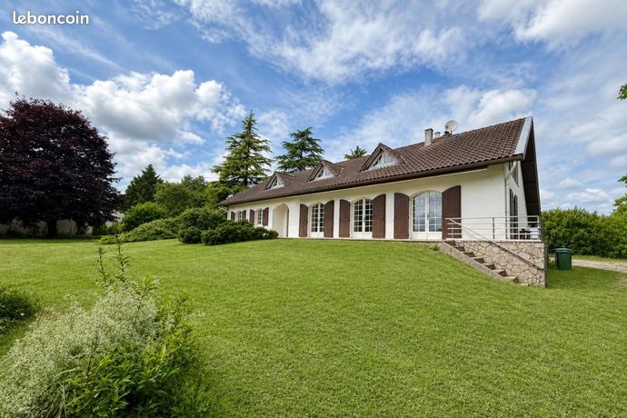Maison 7 pièces 235 m²