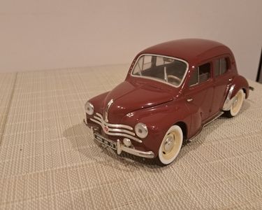 Renault 4 cv pompiers de Paris BUSCH BUS-46518 : : modélisme ferroviaire, Locomotives, Wagons, Voitures, Digital, Décors