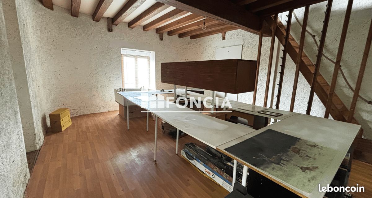 Maison 8 pièces 182 m² · à Longnes · 182 m² · 159 900 €